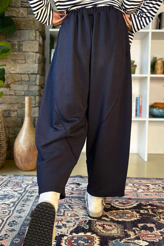 Scamp Raw Seam Barrel Pant Navy